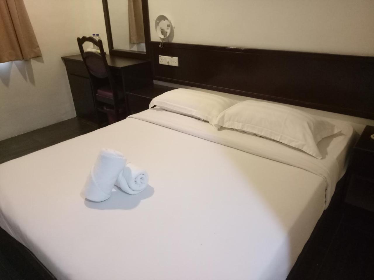 Hotel Sri Bernam Sabak Bernam Buitenkant foto