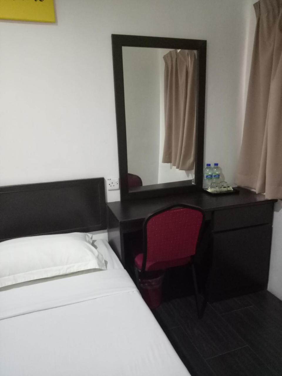 Hotel Sri Bernam Sabak Bernam Buitenkant foto