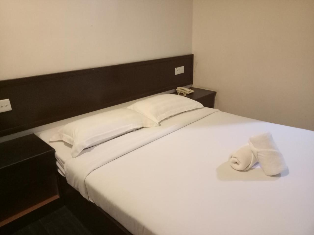 Hotel Sri Bernam Sabak Bernam Buitenkant foto