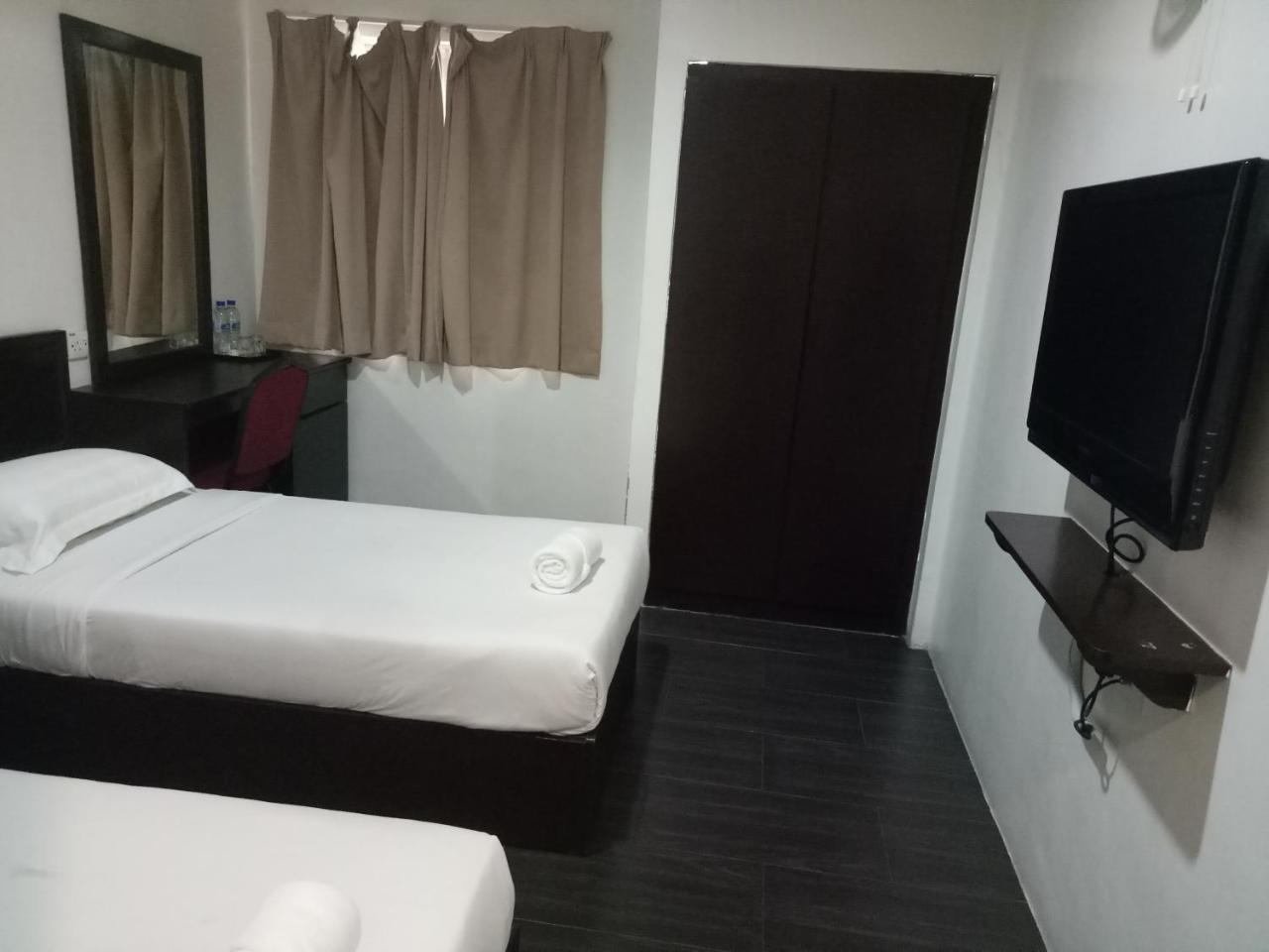Hotel Sri Bernam Sabak Bernam Buitenkant foto