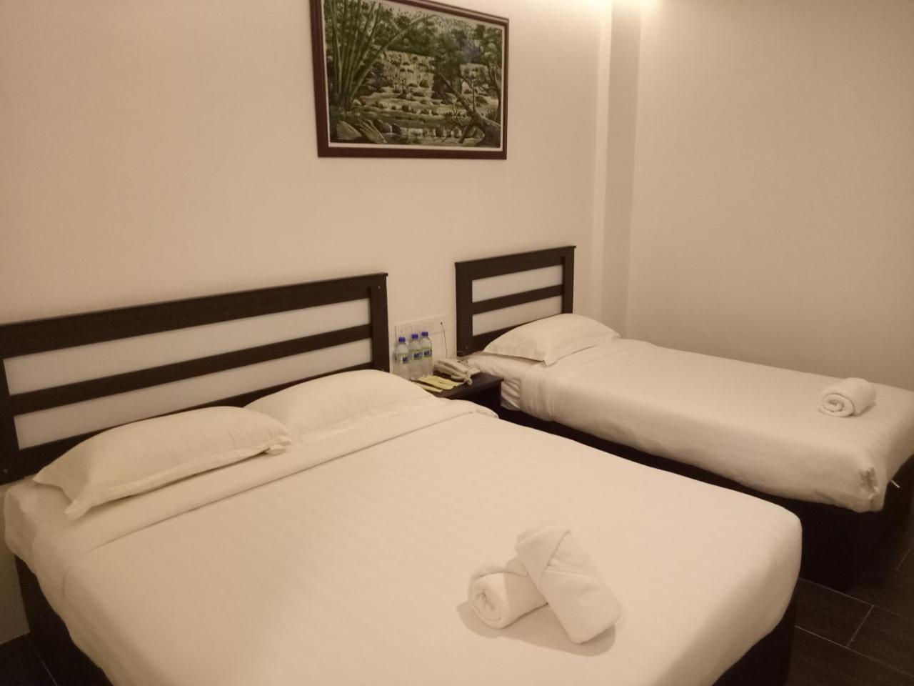 Hotel Sri Bernam Sabak Bernam Buitenkant foto